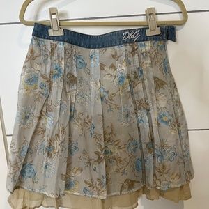 D & G above knee skirt